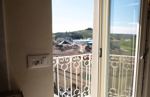 Ottiglio Apartment | "Secret Garden with a View" at Ai Leoni Ruggenti!