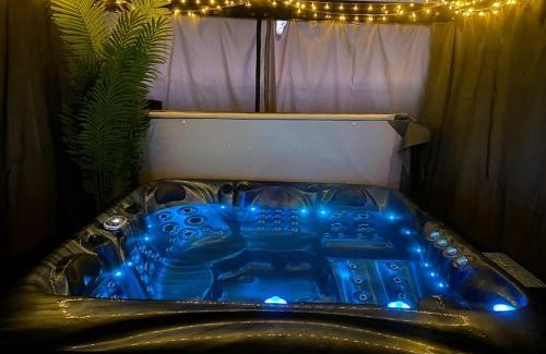 Bournemouth Apartment | Secret Gem 1 Bed Garden Flat Private Luxury Hot Tub