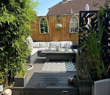 Bournemouth Apartment | Secret Gem 1 Bed Garden Flat Private Luxury Hot Tub
