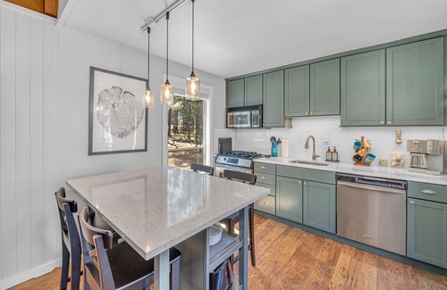 Sunriver House | Secret gem AC, Hot tub, family, great location, bikes, outdoor seating
