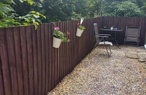Rhondda Cynon Taff Cabin | Secret hideaway in the beautiful mountains in Llanwonno. One bedroom lodge.