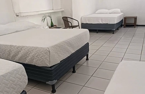 El Tunco Bed & Breakfast | Secret Spot Surf Inn - Quadruple room in Sunzal