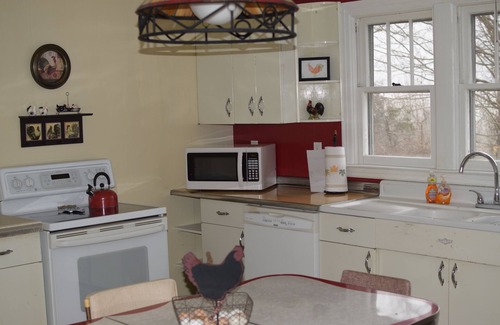 Williamstown House | See why everyone loves it here! 1.5 miles to Ark.