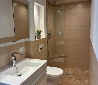 Tegernsee Apartment | Seehäusl mit Badeplatz