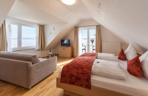 Hagnau Hotel | Seehotel BelRiva, modern apartment right on the lake, beach, breakfast
