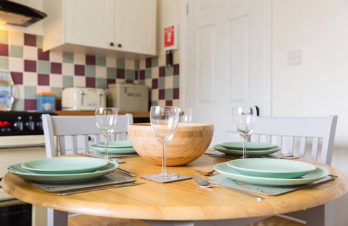 Frampton on Severn Cottage | Self catering modern bungalow with private enclosed garden