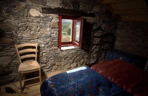 Sabugal e Aldeia de Santo Antonio Cottage | Self catering Palheiros do Castelo for 4 people