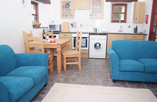 Trewen Cottage | Self Catering Rural Farm Cottage + Heated Pool Cornwall