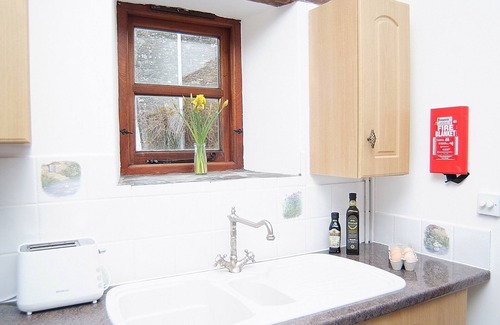 Trewen Cottage | Self Catering Rural Farm Cottage + Heated Pool Cornwall
