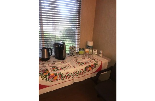 West Hills House | *Self check-in. Private Entrance. Netflix.*