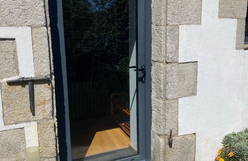 Cleden-Cap-Sizun Apartment | Self-contained studio with garden, Breton house on Baie des Trépassés