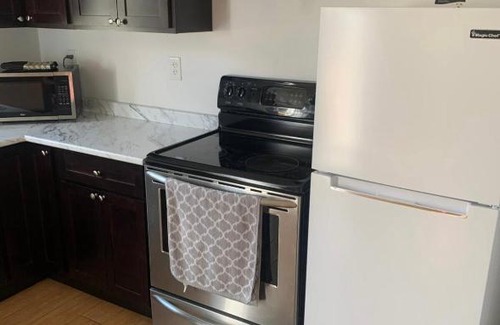 Walkerville Apartment | Self contained 2 level apartment with 4 bdrms & 2 bathroom