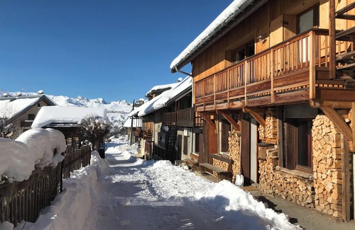 Albiez-le-Vieux Apartment | Self-contained apartment in an authentic mountain village