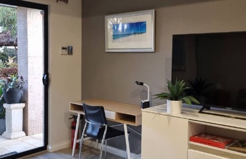 Alkimos Villa | Self Contained Granny Flat with Play Space
