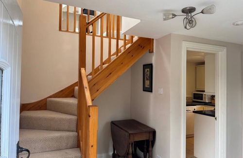 Marlborough Cabin | Self contained lodge with full amenities in Great Bedwyn near Marlborough