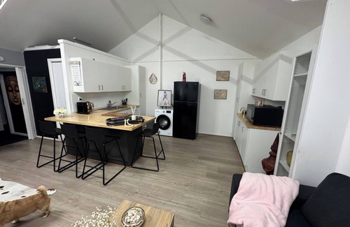 Kingswood Apartment | Self contained Rural cottage only 15 min from Tamworth centre. Pet friendly.