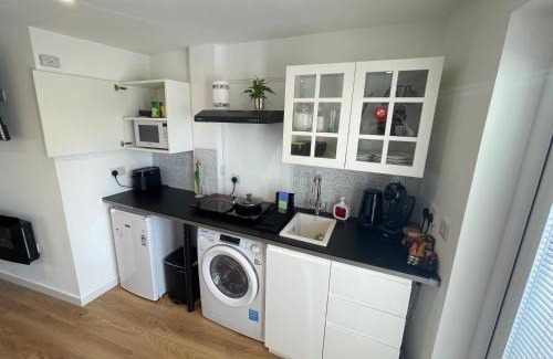 Headington Apartment | Self-contained studio with folding down Bed