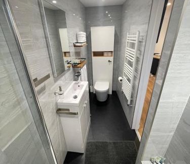 Headington Apartment | Self-contained studio with folding down Bed