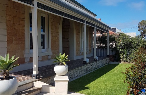 Semaphore House | Semaphore Sea Breeze-Family Beach/Pool Holiday. 450m to Beach. 20 min to airport