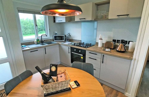 Llansantffraed Ski Chalet | Semi-detached deluxe lodge offering the perfect romantic retreat.