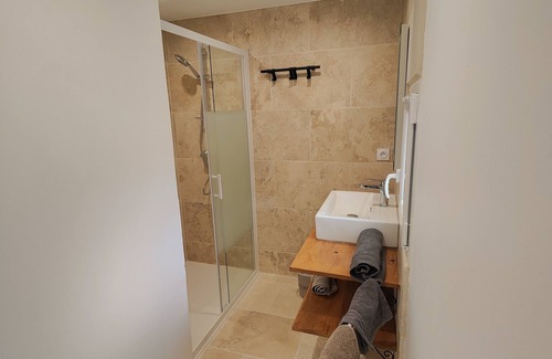 Le Beausset Apartment | Semi-detached house on 2 levels, 85m², quiet location with garden and air-conditioning. Sleeps 6.