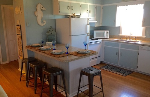 Nags Head Cottage | Semi-Oceanfront Nags Head in-between two beach accesses. Quick walk to the ocean