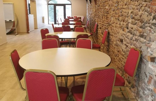 Roanne Apartment | Seminar room - Chapelle St Nicolas