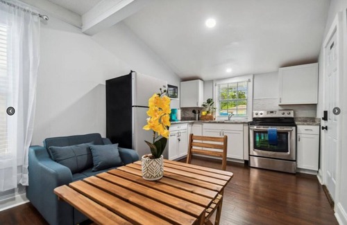 South Seminole Heights House | Seminole Heights 1BR with Historic Charm, Prime Location & Free Parking