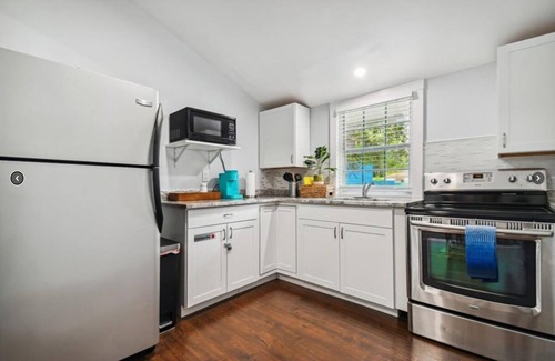 South Seminole Heights House | Seminole Heights 1BR with Historic Charm, Prime Location & Free Parking