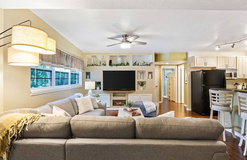 South Pinellas Community Council House | Seminole Shores~Private Pool, BBQ, Outdoor Games