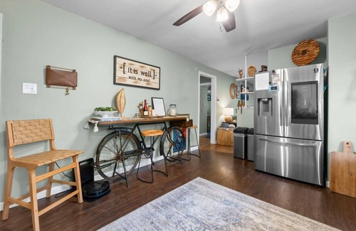 Cape Girardeau House | SEMO Redhawks Campus Home with Hot Tub