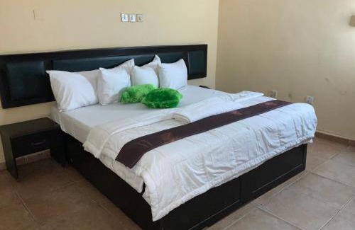 Ojodu Hotel | Senators Suites and Towers Hotel