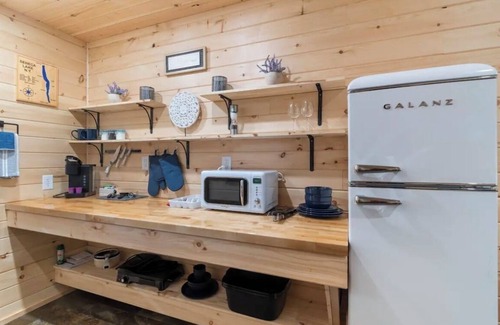 Geneva Cabin | Seneca Hideaway/Romantic Getaway Cabin/Hot Tub