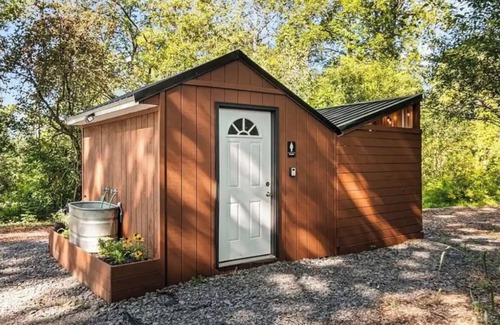 Geneva Cabin | Seneca Hideaway/Romantic Getaway Cabin/Hot Tub
