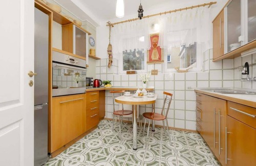 Ursynow Apartment | Sengera Cichego 4 Warsaw | Traditional Apartment | Balcony | Smart TV | Wifi