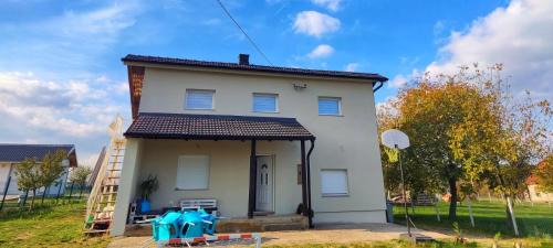 Mladenovac House | Seosko turističko domaćinstvo Stanković