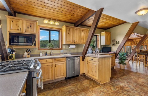 Baderville Cabin | Sept. Availability |4bdr | Mountain Views