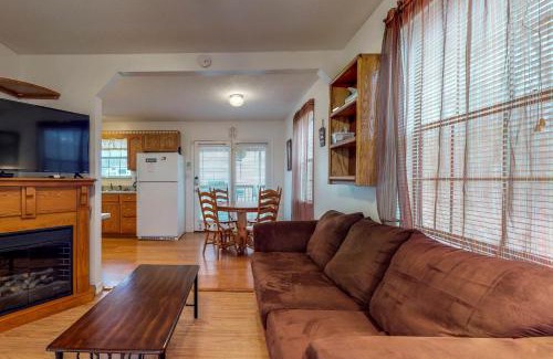 Andersonville House | Sequoyah Hideaway