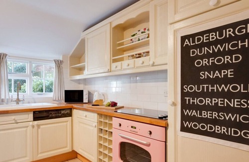 Martlesham Heath House | Serena Cottage - Two Bedroom House, Sleeps 3