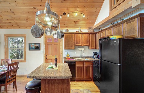 Penrose Cabin | Serenade Cove: Now listed through Carolina Mornings! See VRBO 4455448.