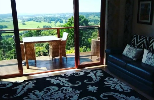 Clunes Apartment | Serendip Guesthouse B&B - Suite With View