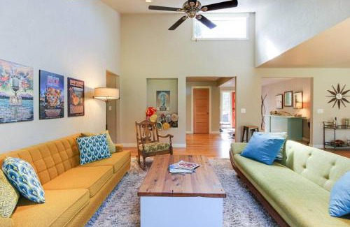 Bend House | Serendipitous-AC, Hot Tub, Big Fenced Yard, 2 Master Suites,