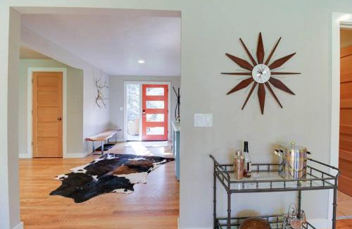 Bend House | Serendipitous-AC, Hot Tub, Big Fenced Yard, 2 Master Suites,