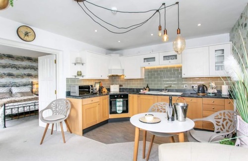 Ambleside Apartment | Serendipity Ambleside - Romantic Hideaway
