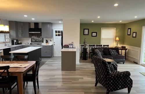 Sturgis House | Serendipity on Grey Lake - Sturgis, MI