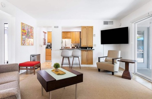 Deepwell Estates House | Serene 1 bed Casita w/Pool, Spa & Mountain Views