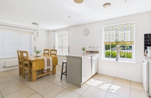 Norwich House | Serene 4-Bedroom Retreat in Quiet Cul-de-Sac – Perfect for Families & Groups!
