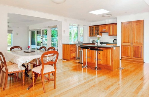 Frankston House | Serene 4B2B House Near Mornington w parking WIFI