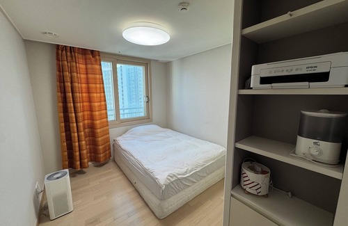 Songdo Apartment | Serene 5-bedroom apartment with AC in Incheon