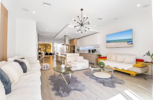 Coral Way House | Serene 5-bedroom house with heated pool in Miami